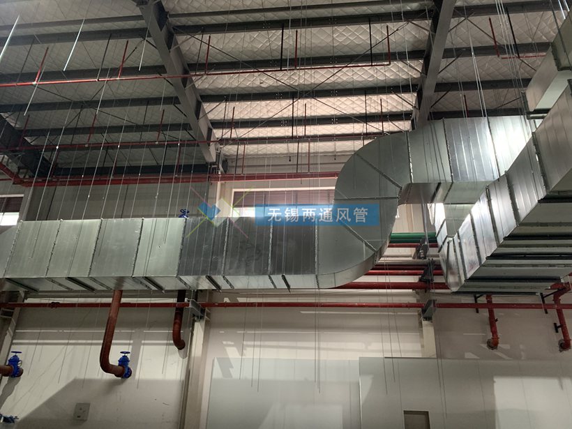 兩通通風管道廠家：為無錫本地合作工廠安裝排風系統(tǒng)（配圖）