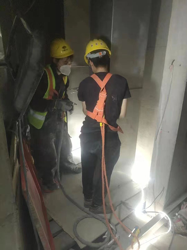 通風管道安裝那些事：夜深人靜，總有一些平凡的人在做著不平凡的事情