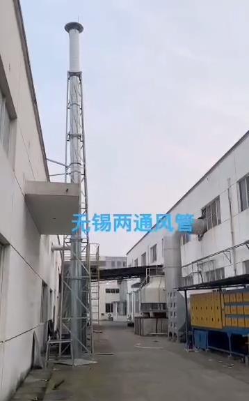 兩套油煙排放凈化工程結(jié)束，304不銹鋼焊接風管，兩個煙囪